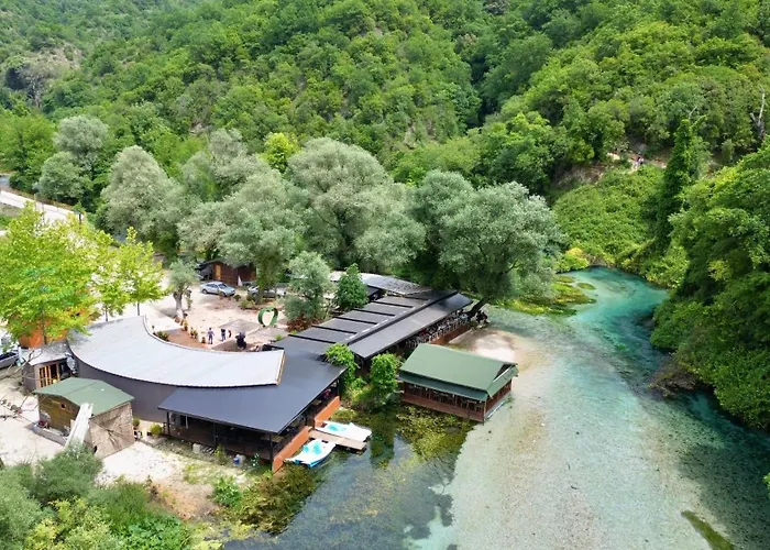 Blue Eye Hotel Sarandë